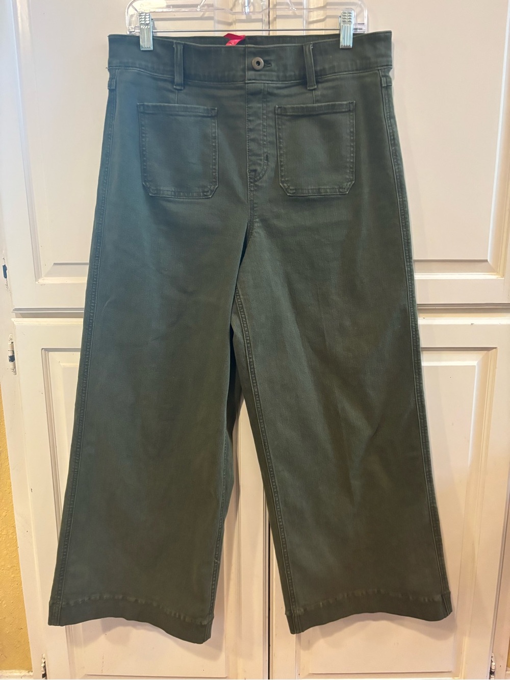 SPANX Wide Leg Pants in Olive Green with Red Tag. Large
